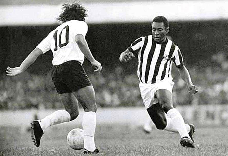 সান্তোসের জার্সিতে পেলে নাইজেরিয়ার বিপক্ষে খেলেছিলেন ১৯৬৯ সালে। ছবি: সংগৃহীত