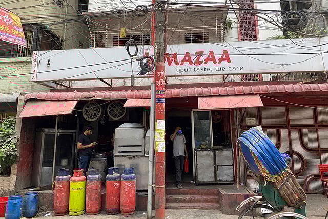 তাজমহল রোডের বিখ্যাত রেস্তোরাঁ ‘মজা’ ৩০ মার্চ পর্যন্ত বন্ধ। ছবি: লেখক