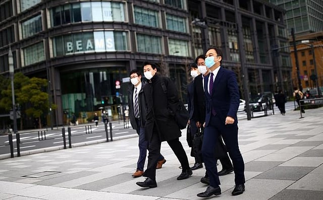 করোনাভাইরাস পরিস্থিতি নিয়ন্ত্রণের বাইরে চলে যাওয়া বন্ধ করতে জাপানকে জরুরি অবস্থা ঘোষণা করতে হয়নি। ছবি: রয়টার্স