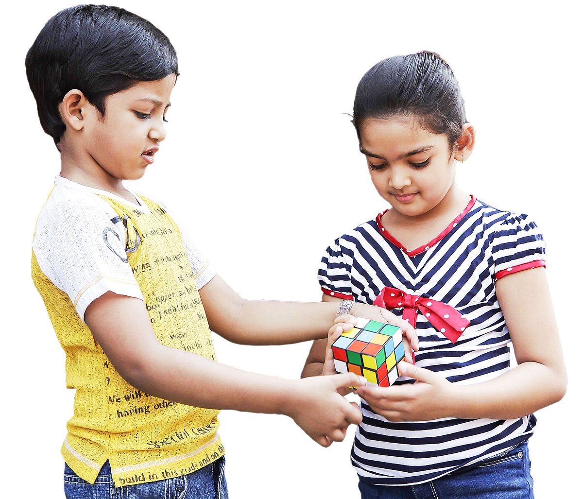 খেলাচ্ছলে শিশুর বুদ্ধির বিকাশ হোক। ছবি: অধুনা