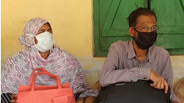 ইয়াকুব আলী ও স্ত্রী শিরিনা বেগম। চিকিৎসা করাতে গত ৫ ফেব্রুয়ারি ভারতের চেন্নাই গিয়েছিলেন তাঁরা। ছবি: প্রথম আলো