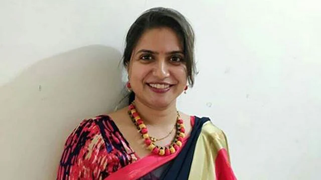 বিজ্ঞানী মিনাল দাখেভে ভোঁসলে। ছবিটি তাঁর ফেসবুক পেজ থেকে নেওয়া