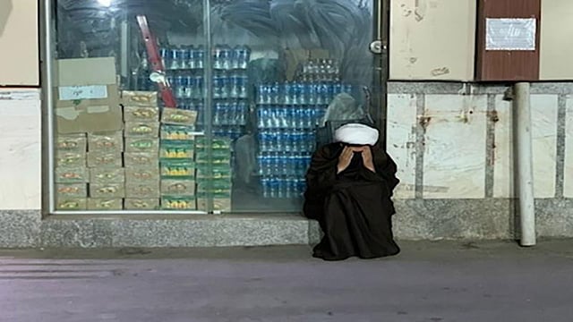 স্ত্রী–সন্তান হারিয়ে কাঁদছেন মাদ্দাহ। ছবি: সংগৃহীত