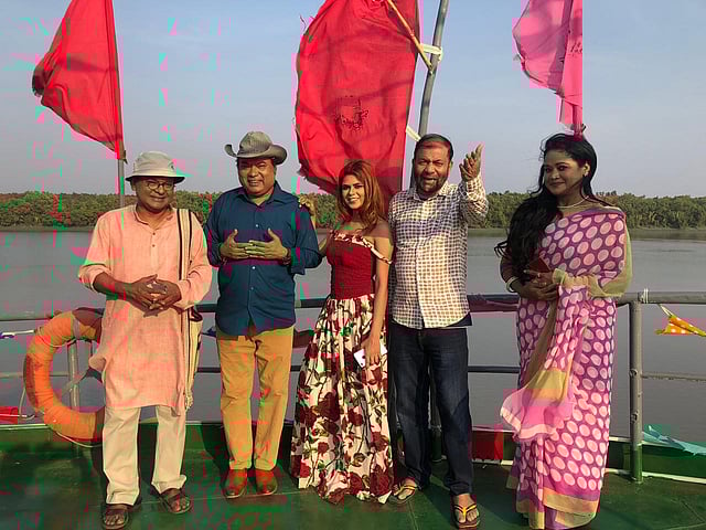 লঞ্চে ‘অ্যাডভেঞ্চার অব সুন্দরবন’ ছবির শিল্পীদের একাংশ। ছবি: সংগৃহীত