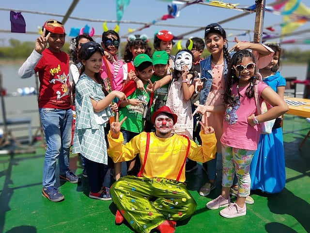 লঞ্চে ‘অ্যাডভেঞ্চার অব সুন্দরবন’ ছবির শিশু শিল্পীরা। ছবি: সংগৃহীত