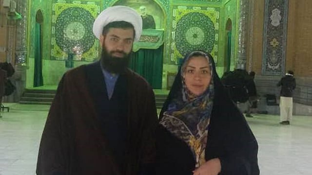 স্ত্রীর সঙ্গে মুহাম্মদ মাদ্দাহ। ছবি: সংগৃহীত