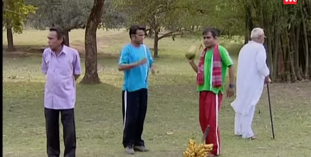 ‘ভবের হাট’ নাটকের দৃশ্যে এ টি এম শামসুজ্জামান এবং হুমায়ুন ফরীদি। ছবি: সংগৃহীত