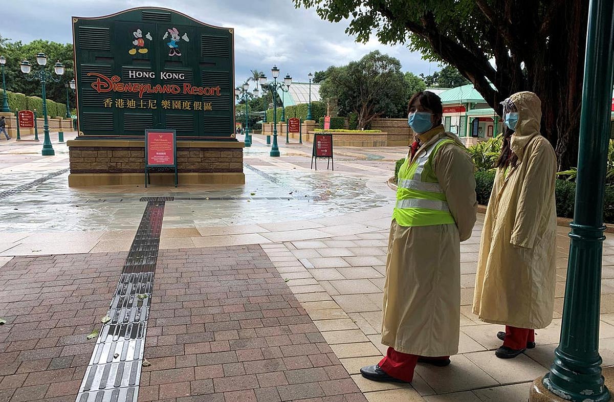 হংকং ডিজনিল্যান্ডের মতো বিশ্বের বিভিন্ন অঞ্চলের উদ্যানগুলো এই সময়ে ফাঁকা হয়ে পড়লেও সংকটের পর তা মানুষের আকর্ষণের কেন্দ্রবিন্দুতে পরিণত হবে বলে মনে করছেন বিশেষজ্ঞরা। ছবি: রয়টার্স