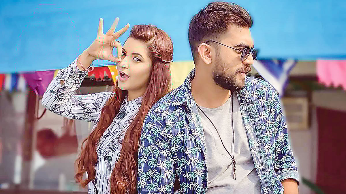 অ্যাডভেঞ্চার অব সুন্দরবন ছবির শুটিংয়ের ফাঁকে পরীমনি ও তানভীর।  ছবি: সংগৃহীত