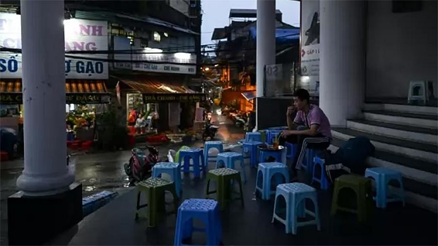 হ্যানয়ের ব্যস্ত রাস্তা এখন নীরব