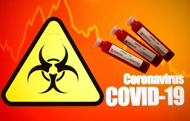 করোনাভাইরাসের সংক্রমণ মোকাবিলায় স্বীকৃত ওষুধ ও প্রতিষেধক এখনো উদ্ভাবিত হয়নি। ছবি: রয়টার্স