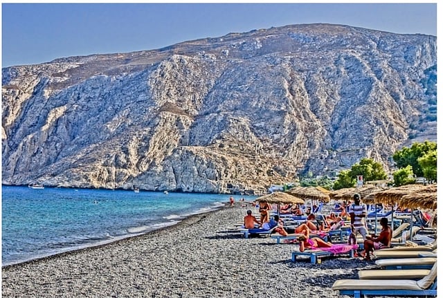 গ্রীষ্মে গ্রিসে হোটেল-মোটেল-রেস্তোরাঁগুলোয় ব্যাপক কর্ম সৃষ্টি হয়। আর এটা বাংলাদেশিদেরও উপার্জনের প্রধান মাধ্যম। ছবি: লেখক