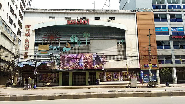 কাকরাইলের জোনাকী সিনেমা হলের দৃশ্য। ছবি: মাসুম আলী