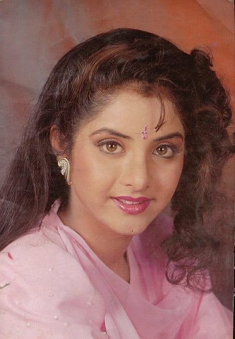 মিষ্টি হাসির গোলগাল মুখাবয়ব দিব্যার। ছবি: ফেসবুক থেকে।