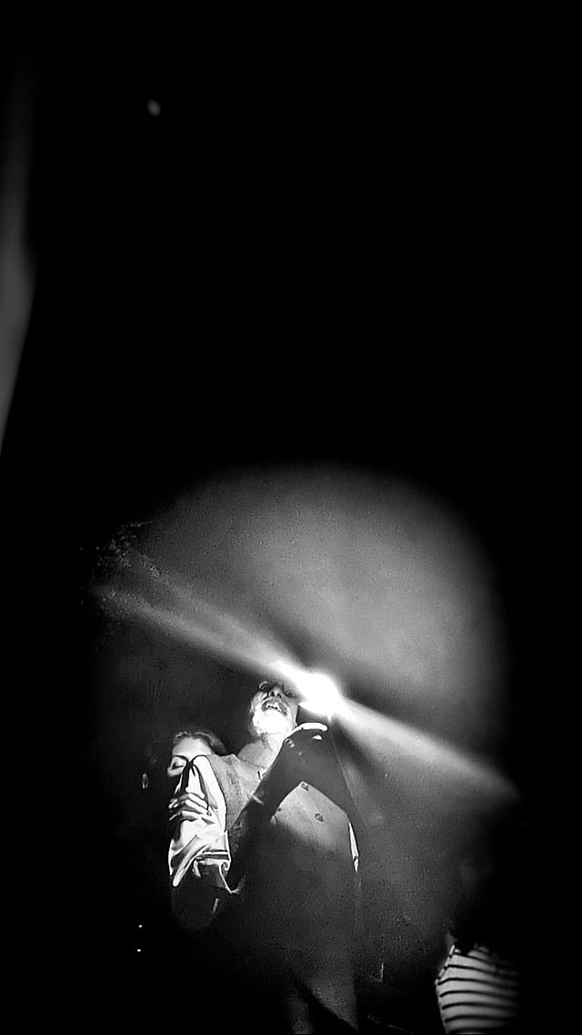 অমিতাভ বচ্চন টর্চ জ্বালিয়ে অংশ নিয়েছেন ৯ মিনিটের সেই দীপাবলি উৎসবে। ছবি: ইনস্টাগ্রাম