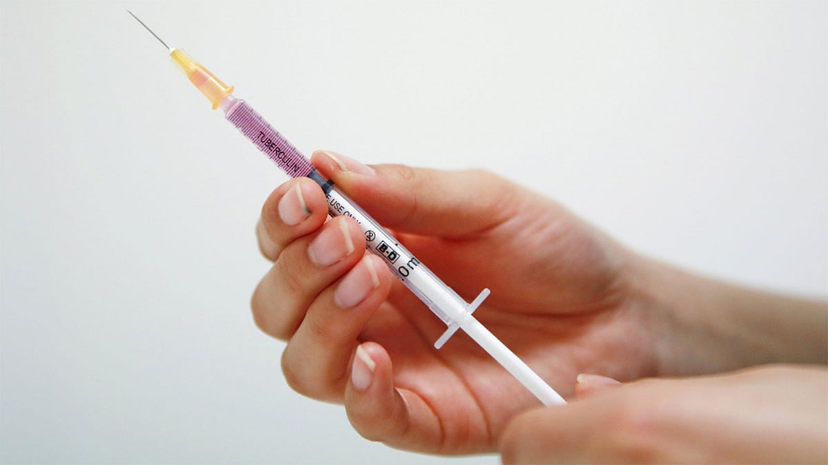 করোনার ভ্যাকসিন তৈরির জোর প্রচেষ্টা চালাচ্ছে মার্কিন প্রতিষ্ঠানগুলো । ছবি: রয়টার্স