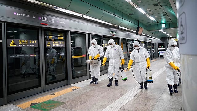 করোনা পরিস্থিতিতে কার্যকর ব্যবস্থা গ্রহণ করায় সবার কাছে প্রশংসা পাচ্ছে দক্ষিণ কোরিয়া। ছবি: রয়টার্স