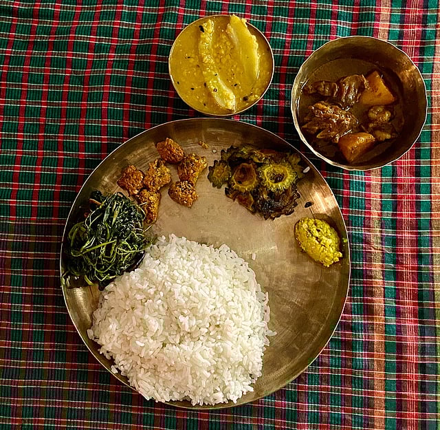 সুস্বাদু খাবারের আয়োজনের জন্য বাজারে না ছুটে হাতের কাছে যা আছে, তা–ই দিয়ে এবার তৈরি করুন নববর্ষের খাবার। ছবি: লেখক