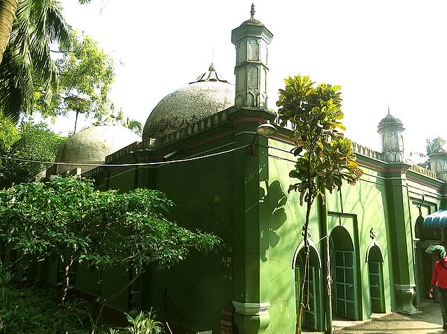 শাহি মসজিদটি নির্মাণের সময় ১৮ বিঘা জমি মসজিদের নামে ছিল। ছবি: লেখক