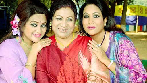 বোন সুচন্দা, ববিতার সঙ্গে গুলশান আরা চম্পা। ছবি: ফেসবুক থেকে