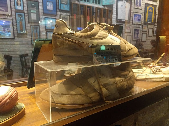 জোয়েল গার্নারের জুতা। ছবি: লেখক