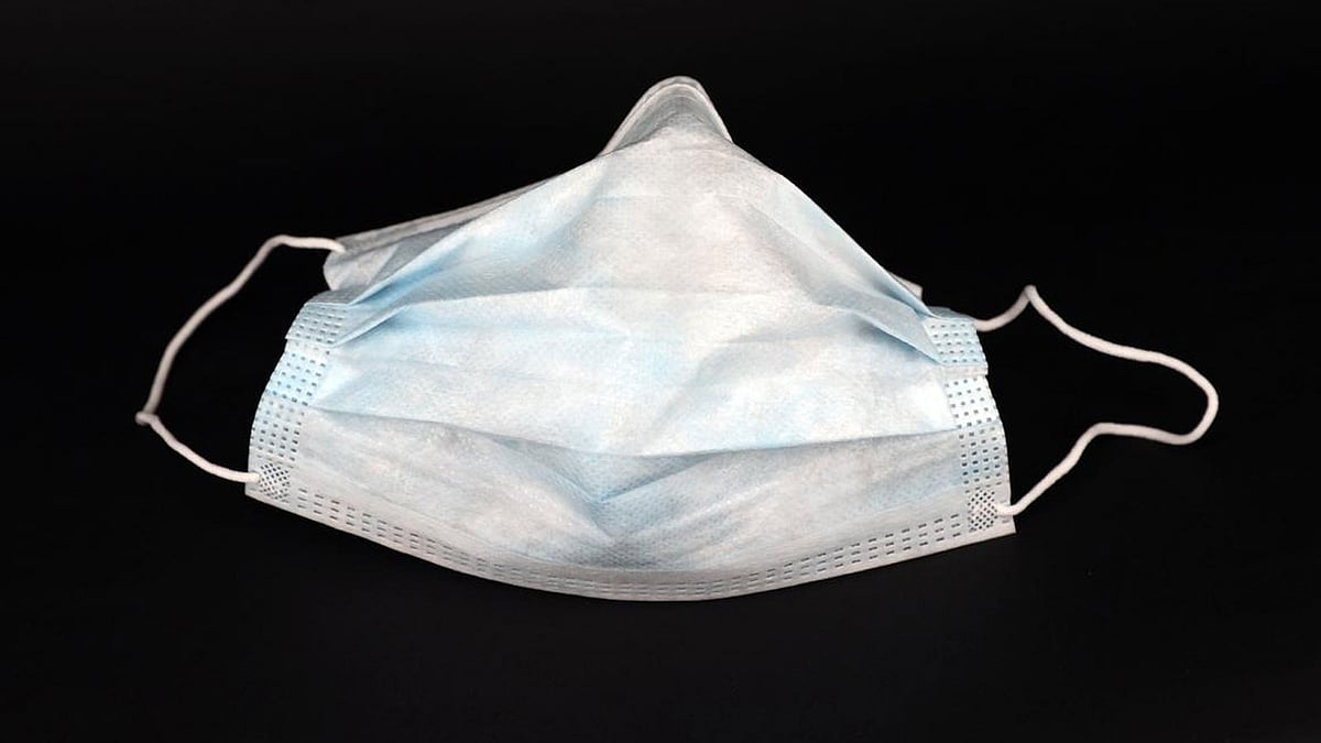 করোনাভাইরাসের সংক্রমণ মোকাবিলায় জার্মানির সব রাজ্যেই মাস্ক পরা বাধ্যতামূলক হচ্ছে। ছবি: রয়টার্স