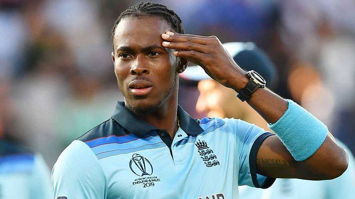 এবার বিশ্বকাপ পদকের মূল্যটা নিশ্চয়ই বুঝবেন জফরা আর্চার। ছবি: এএফপি