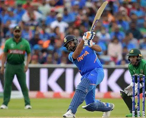 আজ স্টার স্পোর্টসে `রোহিত`স ১০০`–তে দেখানো হবে ২০১৯ বিশ্বকাপে বাংলাদেশের বিপক্ষে রোহিত শর্মার সেঞ্চুরিটি। ছবি: এএফপি