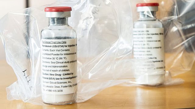 করোনাভাইরাসের ভ্যাকসিন ও ওষুধ তৈরিতে কাজ করছেন গবেষকেরা। ছবি: এএফপি