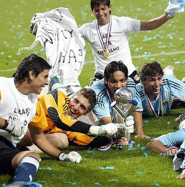 ২০০৫ সালে অনূর্ধ্ব-২০ বিশ্বকাপ জয়ের পর আর্জেন্টিনা দল। ছবি: টুইটার