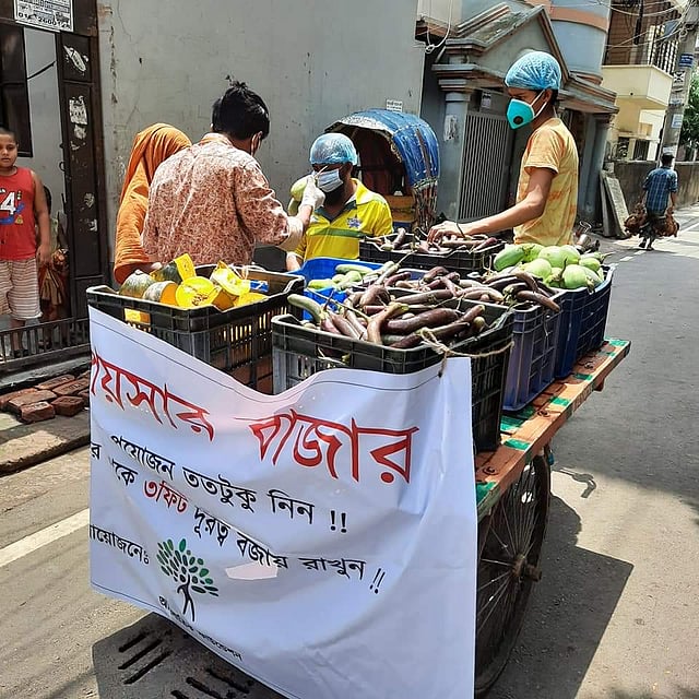 ঢাকার ছয়টি স্থানে পরিচালিত হচ্ছে ‘বিনা পয়সার বাজার’। ছবি: সংগৃহীত