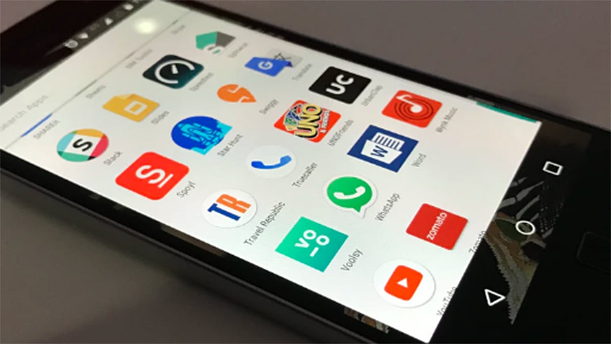 অ্যান্ডয়েড ফোনে তথ্য চুরি করতে করতে পারে ম্যালওয়্যার। ছবি: রয়টার্স