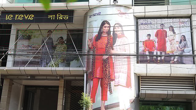 লা লিভ-এর আউটলেট। ছবি: প্রথম আলো