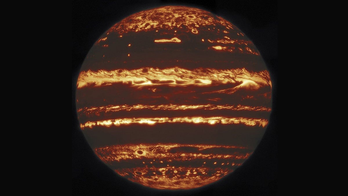 ইনফ্রারেডে বৃহস্পতিগ্রহের ছবিটি তৈরি করতে কয়েক শ এক্সপোজার ব‌্যবহার করা হয়। ছবি: জেমিনি অবজারভেটরির সৌজন‌্যে
