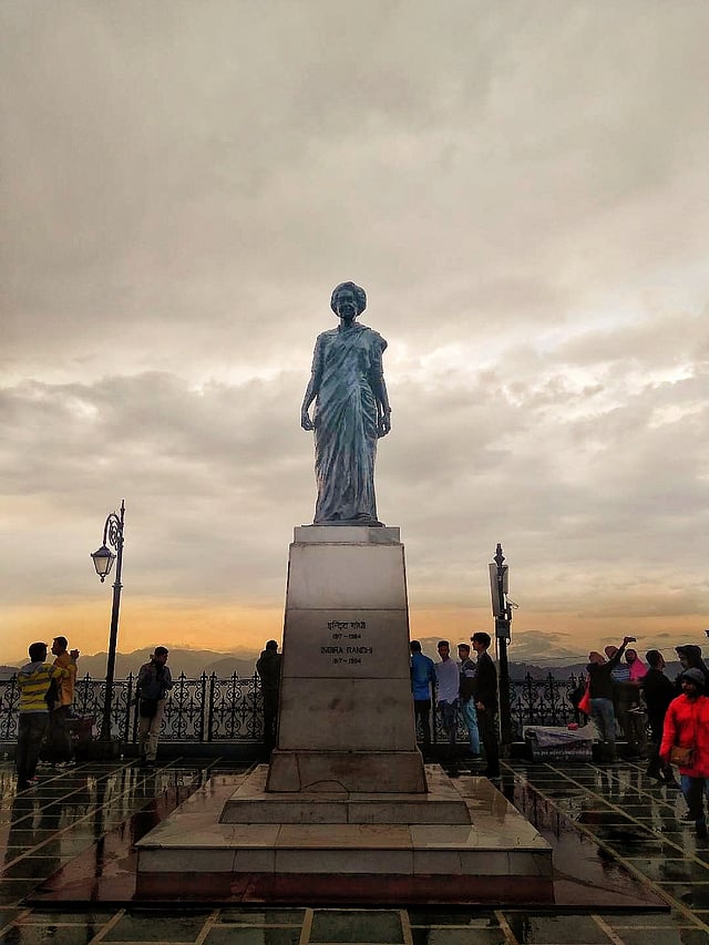 শিমলা রিজে ইন্দিরা গান্ধীর প্রতিকৃতি। ছবি: লেখক