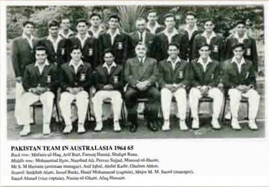 অস্ট্রেলিয়া ও নিউজিল্যান্ড সফরে যাওয়া প্রথম পাকিস্তান দল। ছবিতে আছেন `প্রথম` আবদুল কাদিরও। ছবি: এমসিসি