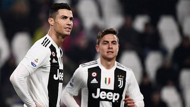 রোনালদো-দিবালাদের দেখার অপেক্ষা বুঝি ফুরাচ্ছে। ছবি: এএফপি