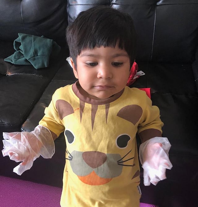 গ্লাভস পরে নাতি অহমও লড়ে যাচ্ছে করোনার বিরুদ্ধে