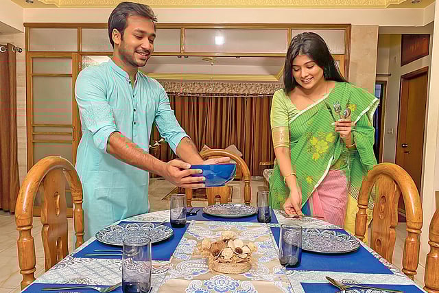 খাবার টেবিল থেকে অন্দরসজ্জায় থাকবে নীলের আবহ