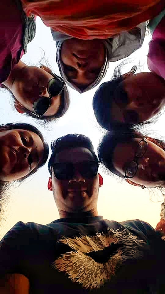 বন্ধুরা মিলে ঘুরত যাওয়ার মজাই আলাদা। ছবি: লেখক