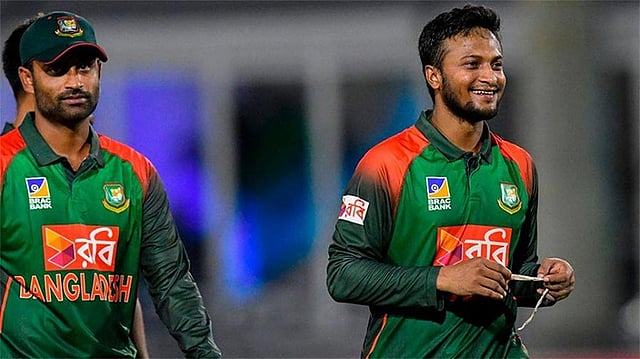 তামিমের ফেসবুক লাইভে থাকছেন না সাকিব। ফাইল ছবি