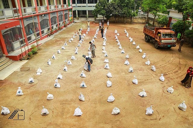 বগুড়ায় সাকিব আল ফাউন্ডেশনের ত্রান বিতরণের প্রস্তুতি। ছবি: সংগৃহীত