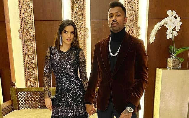 অভিনেত্রী ও মডেল নাতাশা স্টানকোভিচের সঙ্গে হার্দিক পাণ্ডিয়া। দুজনের বাগদান হয়েছে। ছবি: ইনস্টাগ্রাম