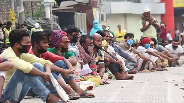 ৫০ লাখ সাহায্যগ্রহীতার তালিকায় প্রশ্নের ঊর্ধ্বে পাওয়া গেছে মাত্র সাড়ে ৭ লাখ মানুষের নাম। ছবি: ফাইল ফটো, প্রথম আলো