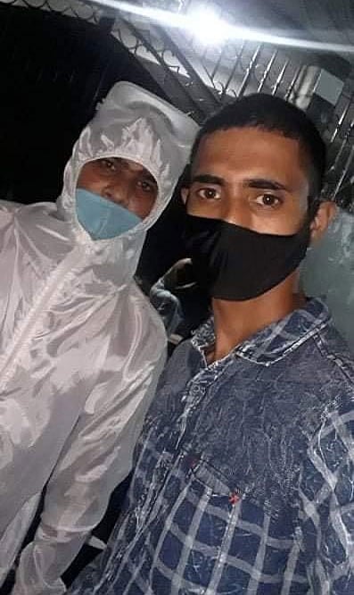 রিদুওয়ানুল হক (পিপিই পরা)। ছবি : সংগৃহীত