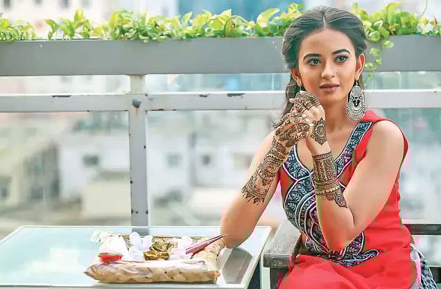 মেহেদির সাজ। মডেল: আনুশকা, কৃতজ্ঞতা: ক্লিওপেট্রা বিউটি স্যালন, ছবি: সুমন ইউসুফ