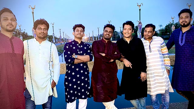 থাইল্যান্ডের ব্যাংককে ঈদের দিন ঘনিষ্ঠ বন্ধু-বান্ধবদের সঙ্গে রাকিবুল রাসু।