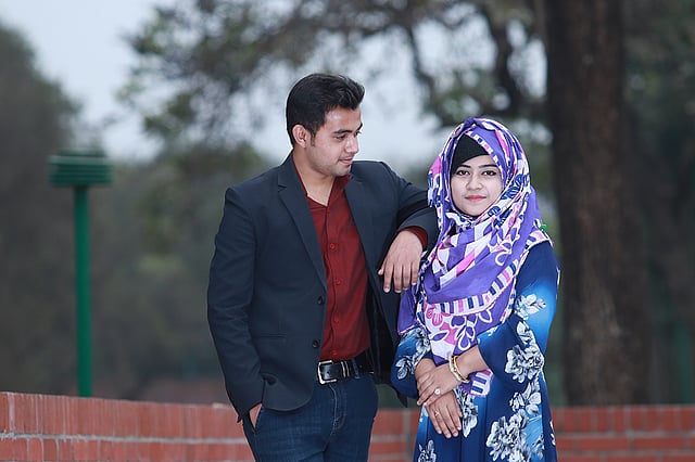 স্ত্রীর সঙ্গে ফজলে রাব্বি। জীবিকার প্রয়োজনে ঢাকায় আছেন রাব্বি। করোনাকালীন এই ঈদ দুজন কাটাচ্ছেন দুই জায়গায়।