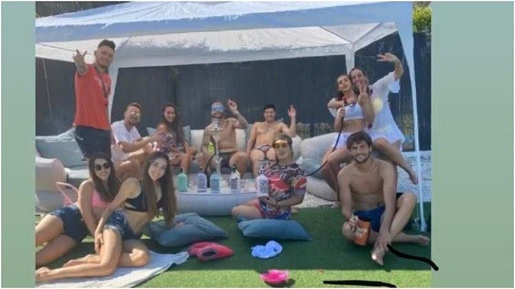 বানেগার বাড়িতে জমজমাট পার্টি। ছবি: ইনস্টাগ্রাম