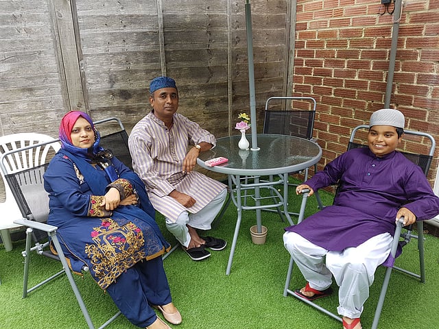 ঈদের দিন যুক্তরাজ্যপ্রবাসী মোহাম্মদ হোসেন ও তাঁর পরিবারের সদস্যরা।